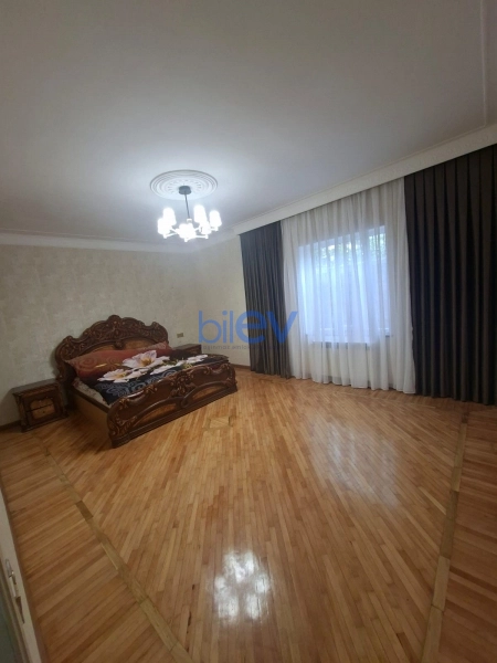 Satış 8 otaqlı Həyət evi  300m², Bakı