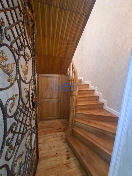 Satış 8 otaqlı Həyət evi  300m², Bakı