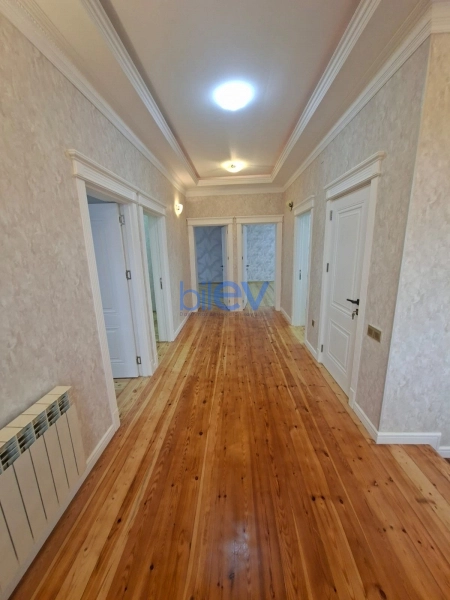 Satış 8 otaqlı Həyət evi  300m², Bakı