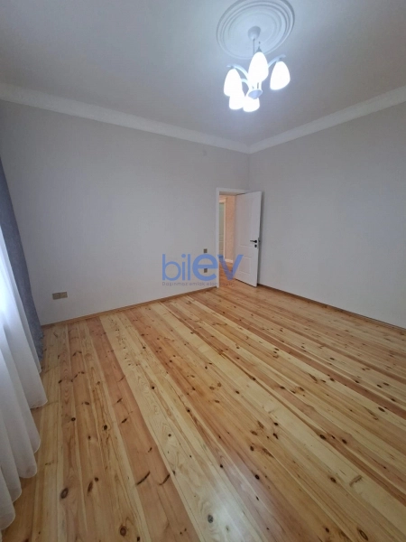 Satış 8 otaqlı Həyət evi  300m², Bakı