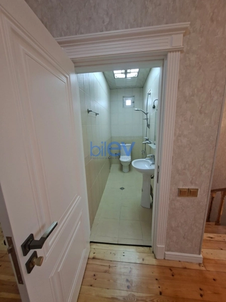 Satış 8 otaqlı Həyət evi  300m², Bakı