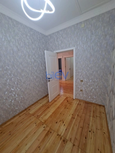 Satış 8 otaqlı Həyət evi  300m², Bakı