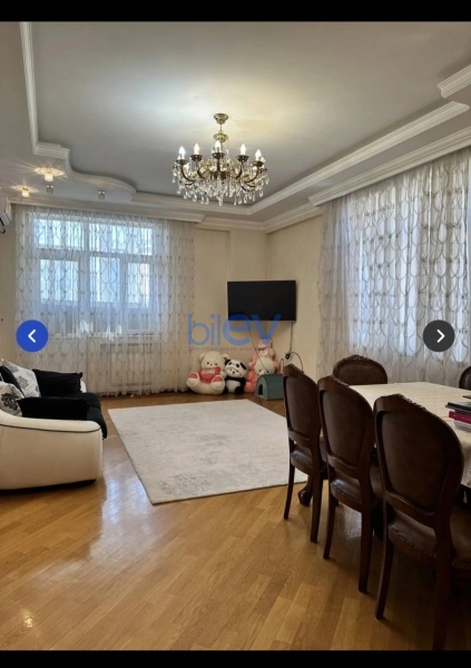 Aylıq Kirayə 3 otaqlı Yeni Tikili bina evi  130m², Bakı