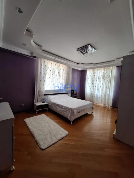 Aylıq Kirayə 3 otaqlı Yeni Tikili bina evi  130m², Bakı