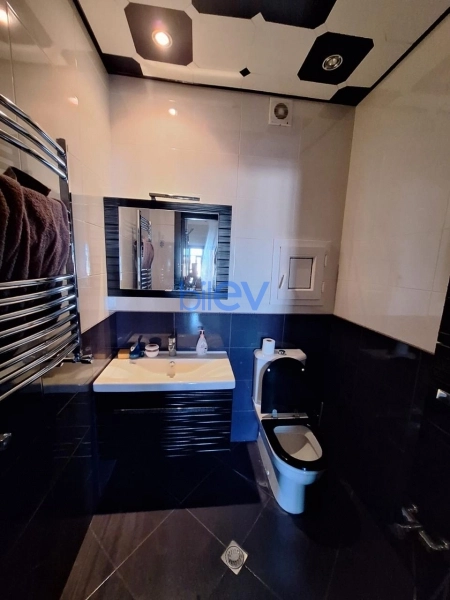 Aylıq Kirayə 3 otaqlı Yeni Tikili bina evi  130m², Bakı