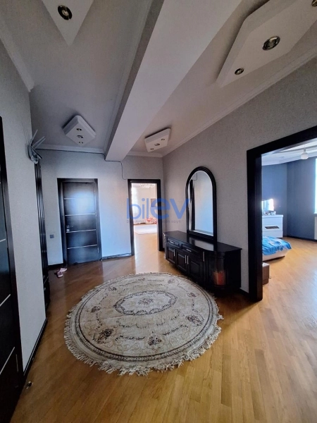Aylıq Kirayə 3 otaqlı Yeni Tikili bina evi  130m², Bakı
