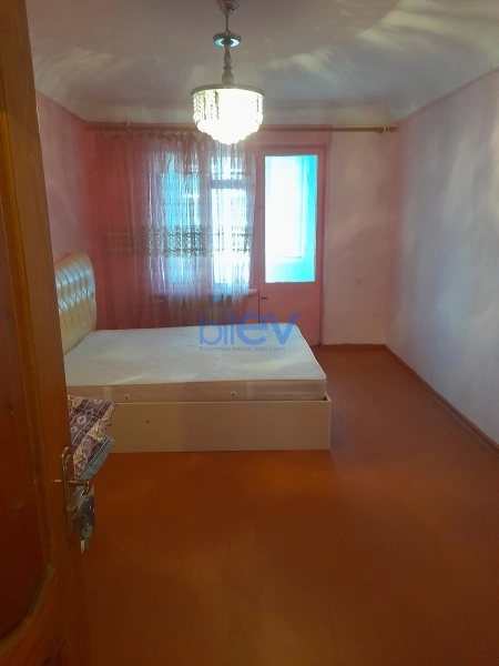 Satış 3 otaqlı Köhnə Tikili bina evi  75m², Bakı