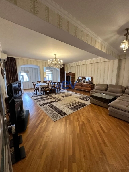 Satış 4 otaqlı Yeni Tikili bina evi  200m², Bakı