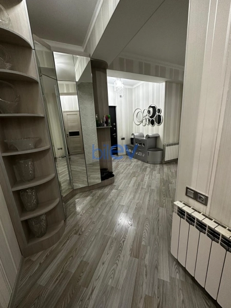 Satış 4 otaqlı Yeni Tikili bina evi  200m², Bakı