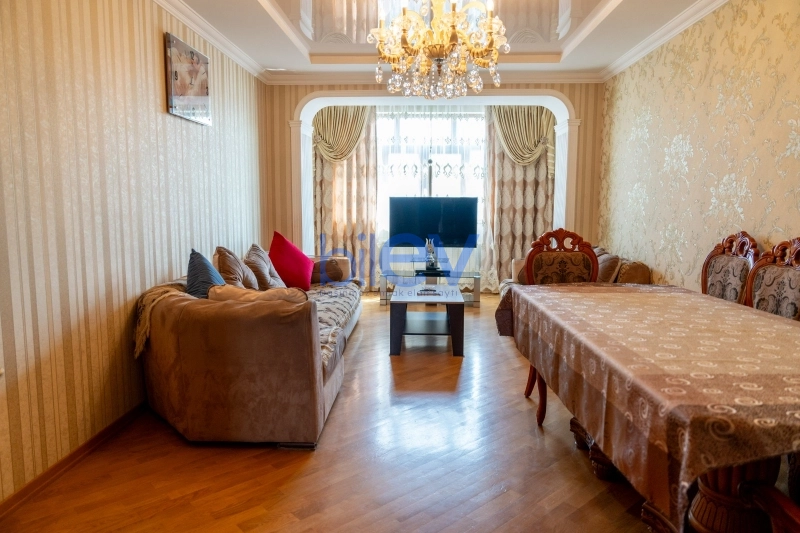 Satış 4 otaqlı Köhnə Tikili bina evi  100m², Bakı