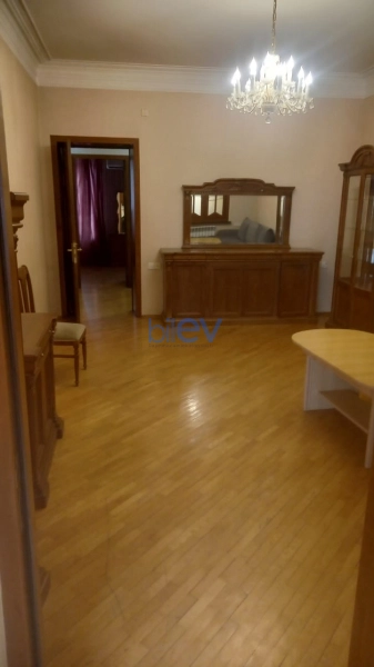 Aylıq Kirayə 2 otaqlı Köhnə Tikili bina evi  80m², Bakı