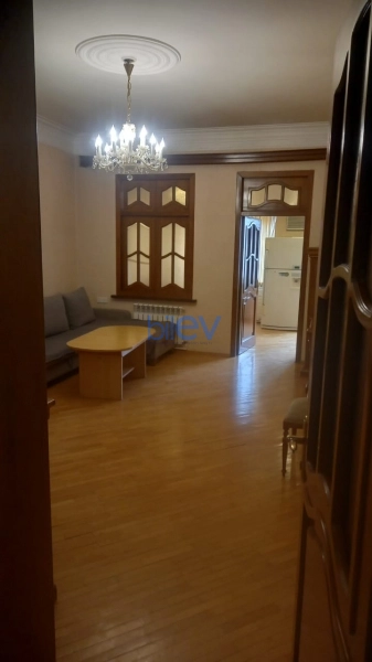 Aylıq Kirayə 2 otaqlı Köhnə Tikili bina evi  80m², Bakı
