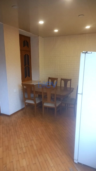 Aylıq Kirayə 2 otaqlı Köhnə Tikili bina evi  80m², Bakı