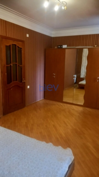Aylıq Kirayə 2 otaqlı Köhnə Tikili bina evi  80m², Bakı