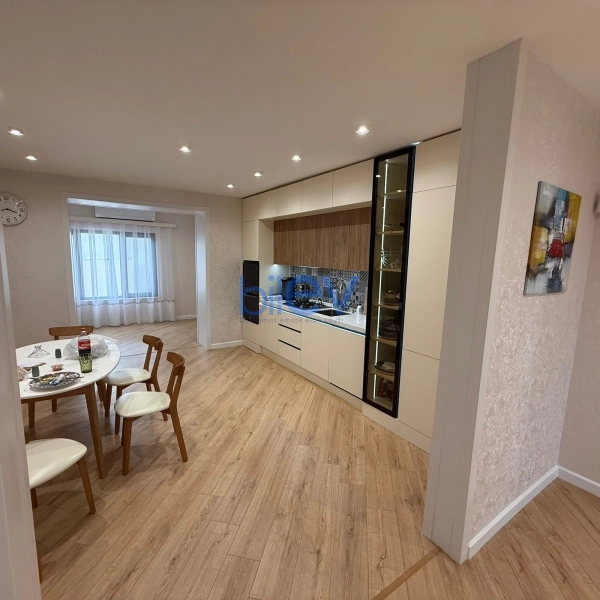Satış 10 otaqlı Bağ evi  655m², Bakı