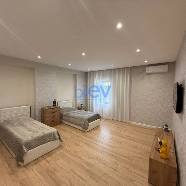 Satış 10 otaqlı Bağ evi  655m², Bakı