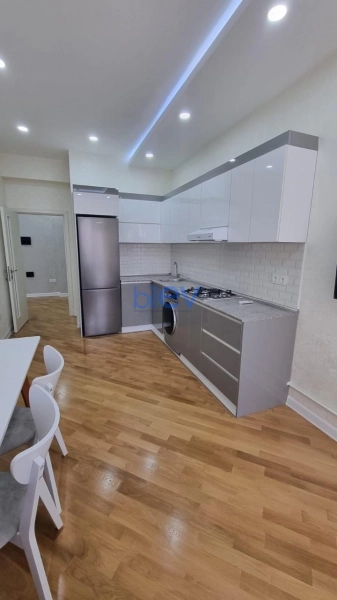 Aylıq Kirayə 1 otaqlı Yeni Tikili bina evi  60m², Bakı
