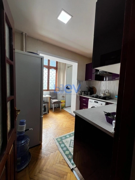 Satış 5 otaqlı Köhnə Tikili bina evi  130m², Bakı