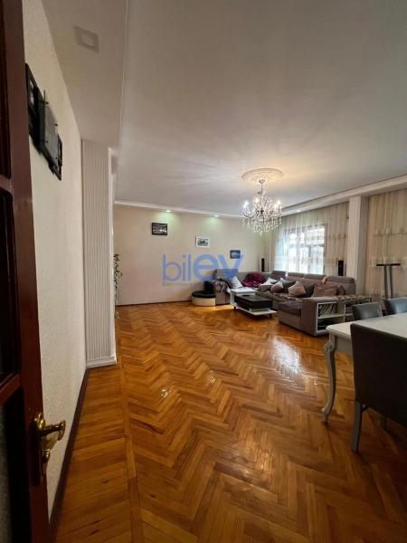 Satış 5 otaqlı Köhnə Tikili bina evi  130m², Bakı