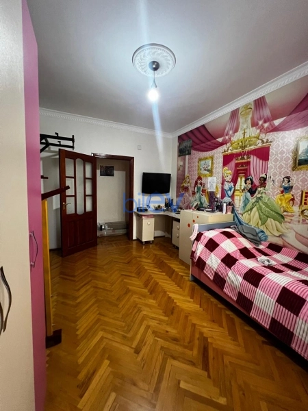 Satış 5 otaqlı Köhnə Tikili bina evi  130m², Bakı