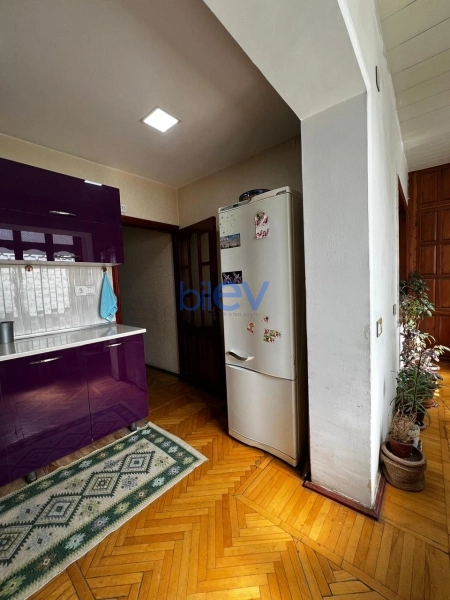 Satış 5 otaqlı Köhnə Tikili bina evi  130m², Bakı