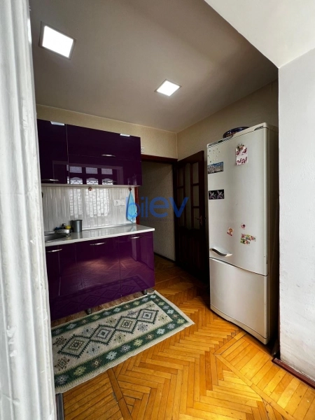 Satış 5 otaqlı Köhnə Tikili bina evi  130m², Bakı