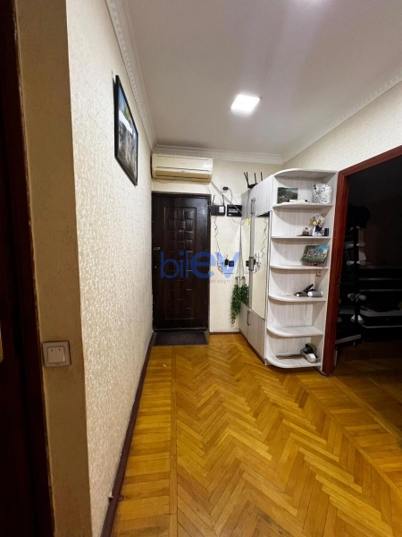 Satış 5 otaqlı Köhnə Tikili bina evi  130m², Bakı