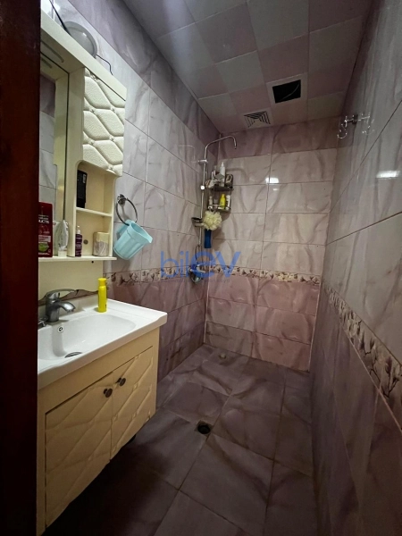 Satış 5 otaqlı Köhnə Tikili bina evi  130m², Bakı