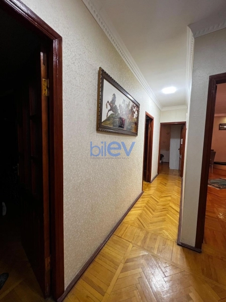 Satış 5 otaqlı Köhnə Tikili bina evi  130m², Bakı