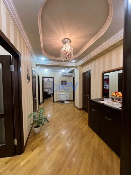 Satış 4 otaqlı Yeni Tikili bina evi  140m², Bakı