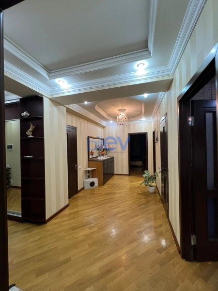 Satış 4 otaqlı Yeni Tikili bina evi  140m², Bakı