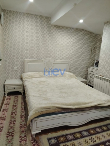 Satış 3 otaqlı Köhnə Tikili bina evi  90m², Bakı