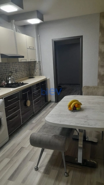 Satış 4 otaqlı Köhnə Tikili bina evi  100m², Bakı