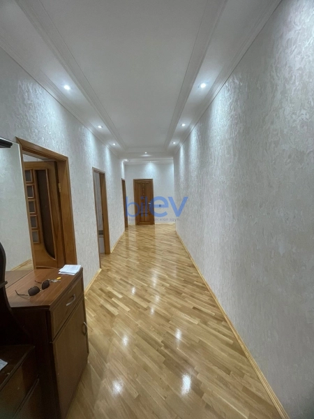 Aylıq Kirayə 3 otaqlı Yeni Tikili bina evi  124m², Bakı