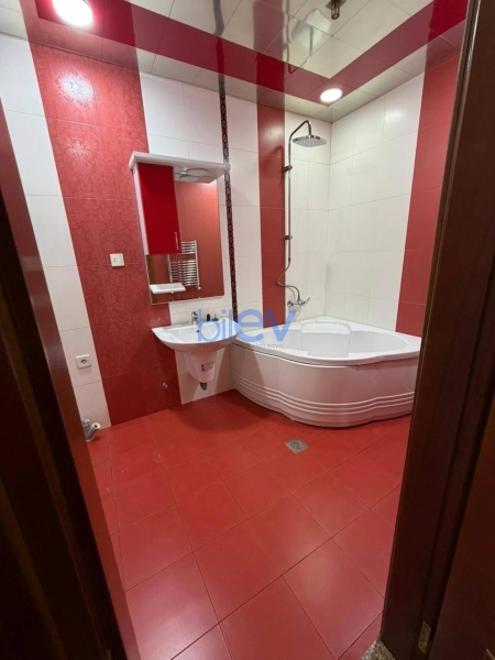 Aylıq Kirayə 3 otaqlı Yeni Tikili bina evi  135m², Bakı