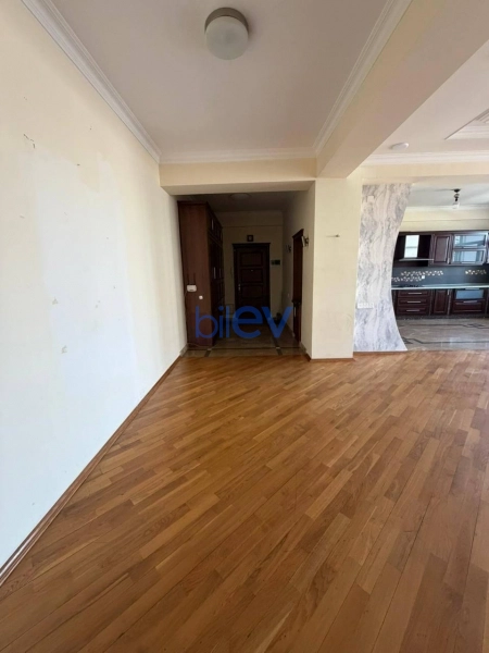 Aylıq Kirayə 3 otaqlı Yeni Tikili bina evi  135m², Bakı