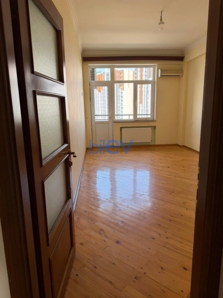 Aylıq Kirayə 3 otaqlı Yeni Tikili bina evi  135m², Bakı