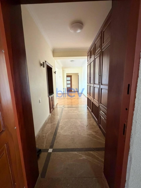 Aylıq Kirayə 3 otaqlı Yeni Tikili bina evi  135m², Bakı