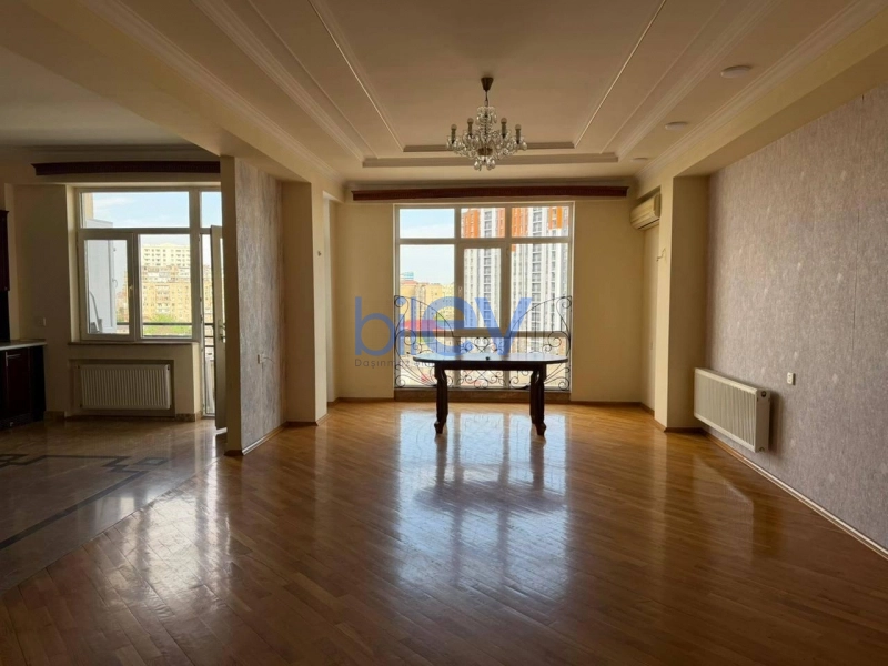 Aylıq Kirayə 3 otaqlı Yeni Tikili bina evi  135m², Bakı