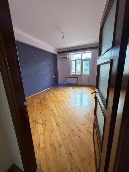 Aylıq Kirayə 3 otaqlı Yeni Tikili bina evi  135m², Bakı