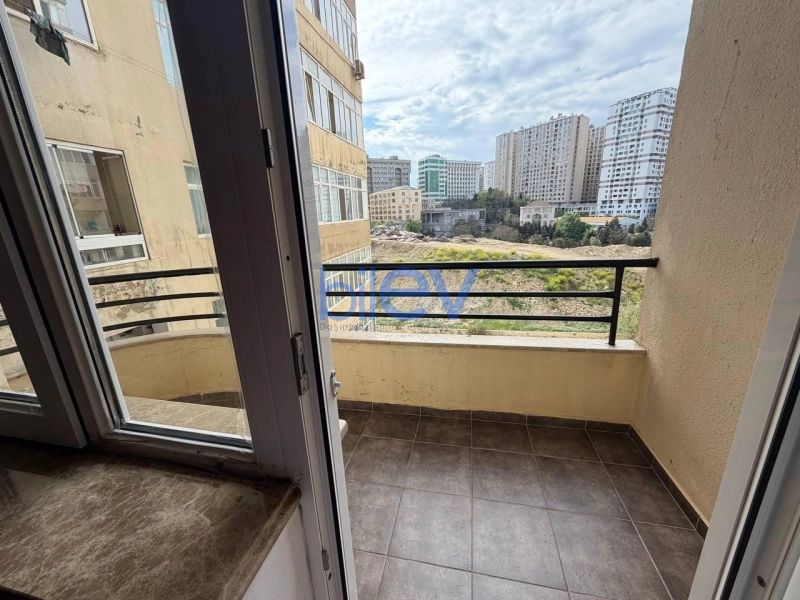 Aylıq Kirayə 3 otaqlı Yeni Tikili bina evi  135m², Bakı