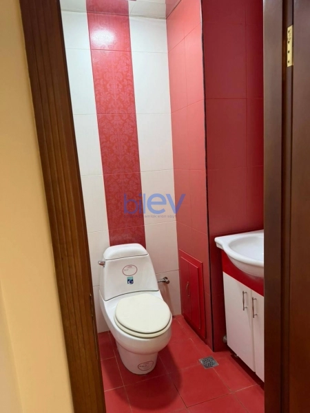 Aylıq Kirayə 3 otaqlı Yeni Tikili bina evi  135m², Bakı