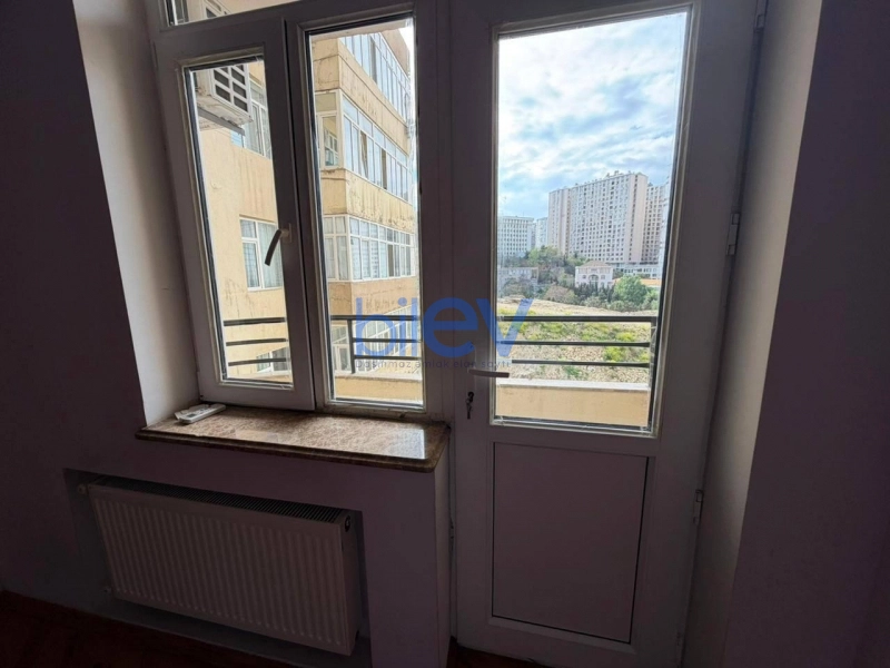 Aylıq Kirayə 3 otaqlı Yeni Tikili bina evi  135m², Bakı