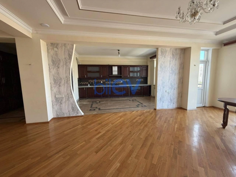 Aylıq Kirayə 3 otaqlı Yeni Tikili bina evi  135m², Bakı