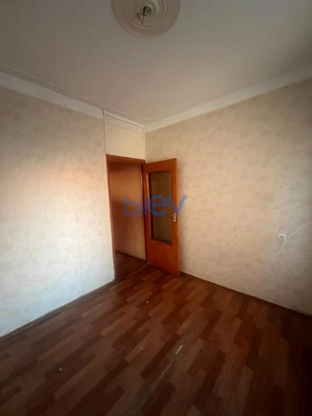 Satış 5 otaqlı Köhnə Tikili bina evi  120m², Bakı