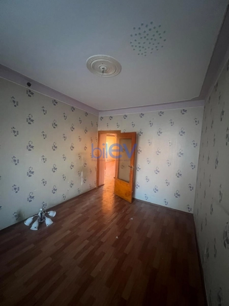 Satış 5 otaqlı Köhnə Tikili bina evi  120m², Bakı