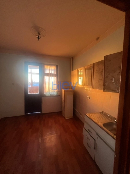 Satış 5 otaqlı Köhnə Tikili bina evi  120m², Bakı