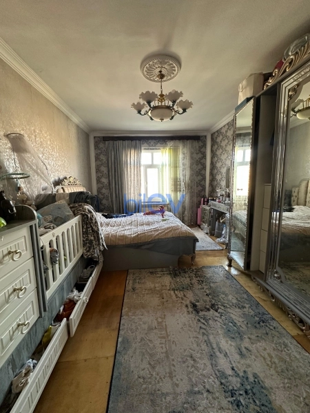 Satış 4 otaqlı Köhnə Tikili bina evi  100m², Bakı