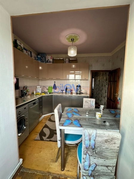 Satış 4 otaqlı Köhnə Tikili bina evi  100m², Bakı