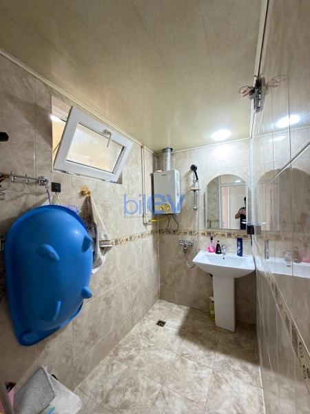 Satış 2 otaqlı Köhnə Tikili bina evi  65m², Bakı